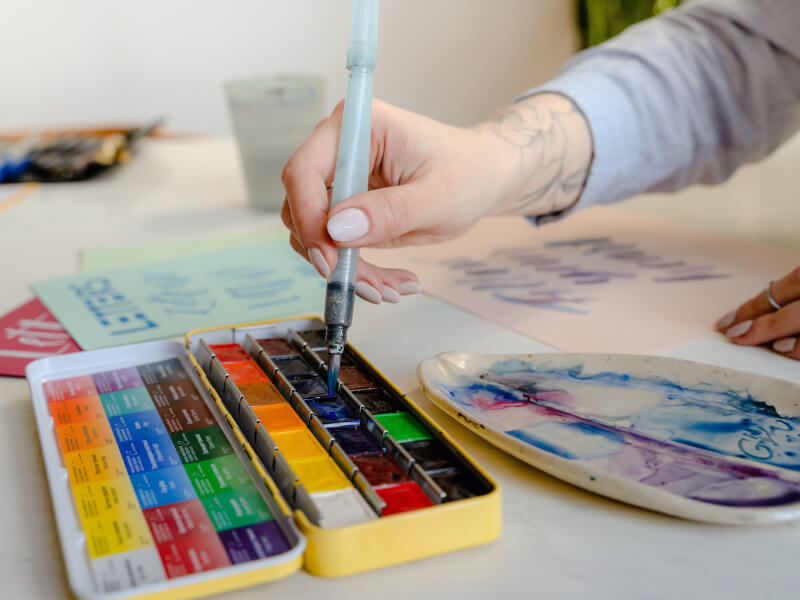 dipping brush lettering pens in paint